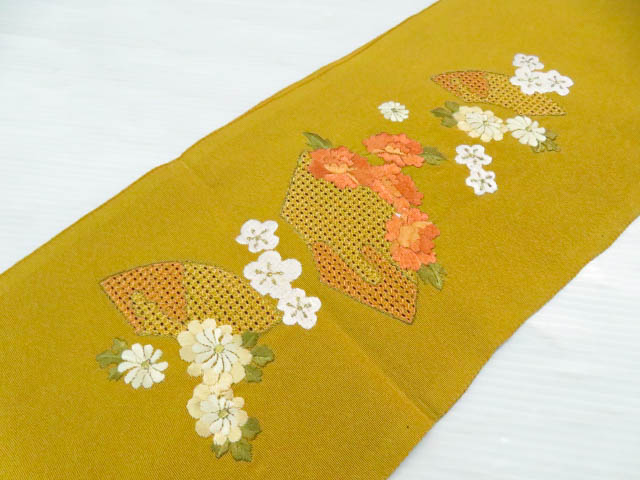 リサイクル 和装小物 半衿 刺繍 金糸 スワトウ刺繍 地紙に菊牡丹文